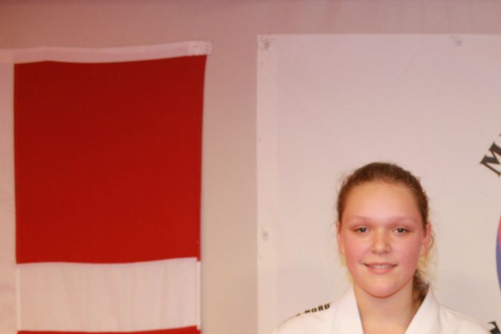 Sandra med pokalen for bedste gradueringdudøver